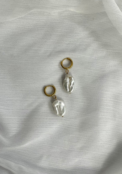 Schlichte Edelstahl Creolen mit Süßwasser Perlen Anhänger